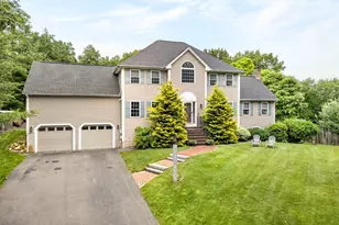 7 Cheshire Ct, Londonderry, NH 03053 - Photo 2