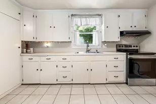60 Crescent St, Laconia, NH 03246 - Photo 2