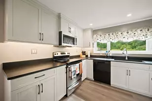 306 Phillip St, Manchester, NH 03102 - Photo 8