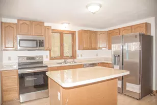 4 Bingham Cir, Sandown, NH 03873 - Photo 2