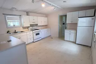 1 Oak Ct, Seabrook, NH 03874 - Photo 10
