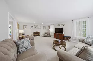 22 Hazelnut Ln, Londonderry, NH 03053 - Photo 2