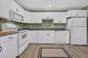 41 Shadowbrook Dr, Hudson, NH 03051 - Photo 14