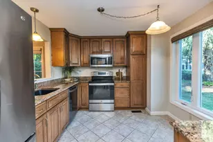 555 Straw Hill Rd, Manchester, NH 03104 - Photo 12