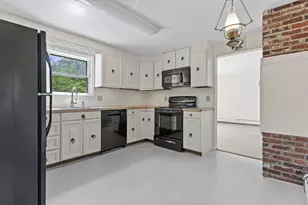 10 Colonial Cir, Hampton, NH 03842 - Photo 6