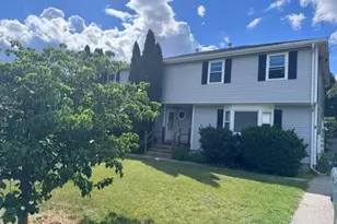 15R Norman Dr, Derry, NH 03038 - Photo 2