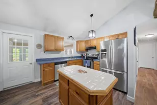21 Evergreen Dr, Goffstown, NH 03045 - Photo 4