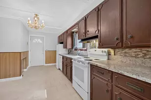 8 Newton Rd, Plaistow, NH 03865 - Photo 10