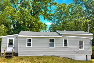24 Braggs Bay Rd, Errol, NH 03579 - Photo 2