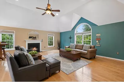8 Margaret Circle, Mont Vernon, NH 03057 - Photo 2