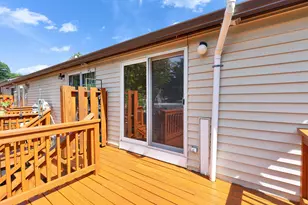 901 Mammoth Rd, Manchester, NH 03104 - Photo 4