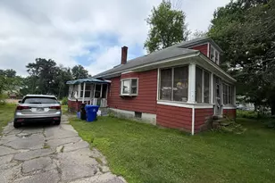28 Merrimack St, Hudson, NH 03051 - Photo 2