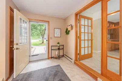 130 Lindstrom Lane, Manchester, NH 03104 - Photo 4