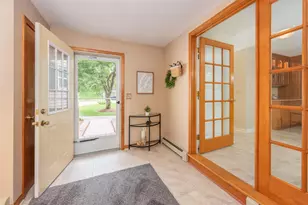130 Lindstrom Ln, Manchester, NH 03104 - Photo 4