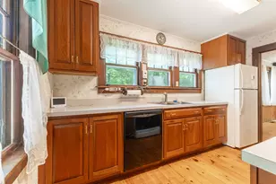 32 Grannis St, Claremont, NH 03743 - Photo 16