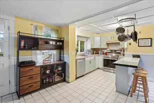 60 Avery St, Laconia, NH 03246 - Photo 8