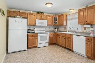 68 Barbara Ln, Hudson, NH 03051 - Photo 4