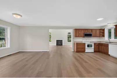 129 East  Main Street, Hampstead, NH 03826 - Photo 4