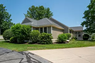 16 Spyglass Point Cir, Bedford, NH 03110 - Photo 4