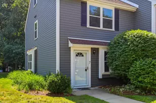 7 Chestnut Cir, Merrimack, NH 03054 - Photo 2