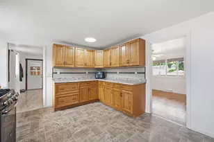 2 Iroquois Rd, Nashua, NH 03063 - Photo 12