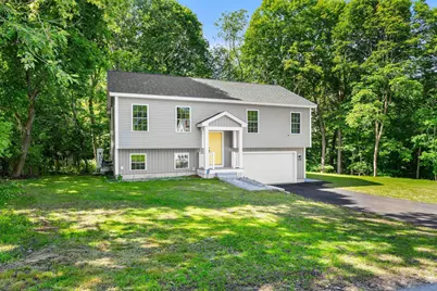 15 Bartlett Street, Epping, NH 03042 - Photo 2