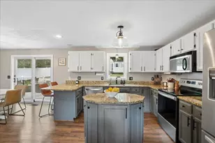 325 Wellington Hill Rd, Manchester, NH 03104 - Photo 8