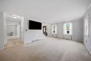 101 Currier Dr, Manchester, NH 03104 - Photo 8
