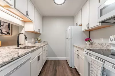 106 Eastern Avenue #204, Manchester, NH 03104 - Photo 4