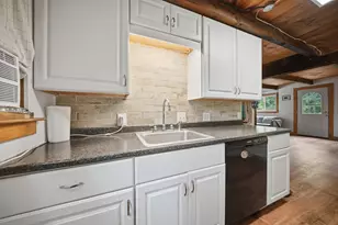26 Bobolink Ln, Hillsboro, NH 03244 - Photo 4