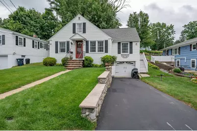 21 Charlotte Avenue, Nashua, NH 03064 - Photo 1