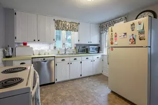 21 Charlotte Ave, Nashua, NH 03064 - Photo 10