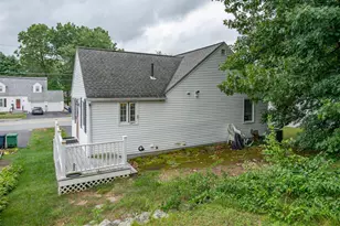 21 Charlotte Ave, Nashua, NH 03064 - Photo 6