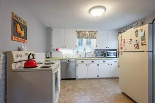 21 Charlotte Ave, Nashua, NH 03064 - Photo 8