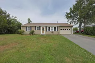 53 Kelwyn Dr, Somersworth, NH 03878 - Photo 1