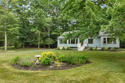 43 Redfield Circle, Derry, NH 03038 - Photo 2