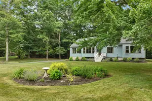 43 Redfield Cir, Derry, NH 03038 - Photo 2