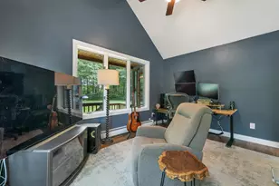 43 Redfield Cir, Derry, NH 03038 - Photo 22