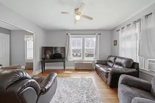 15-15 1/2 Marshall St, Nashua, NH 03064 - Photo 8