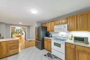 4 Glasgow Cir, Hudson, NH 03051 - Photo 4