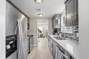 107 Franklin St Ext, Derry, NH 03038 - Photo 10