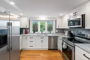 37 Pike St, Nashua, NH 03060 - Photo 12