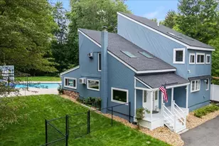 37 Pike St, Nashua, NH 03060 - Photo 2