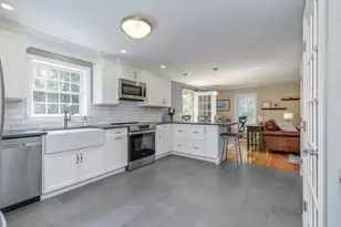 27 Aldrich St, Litchfield, NH 03052 - Photo 10