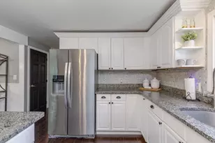 10 Collins Ave, Merrimack, NH 03054 - Photo 8