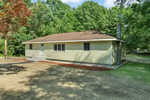 4 Loop Rd, Londonderry, NH 03053 - Photo 2