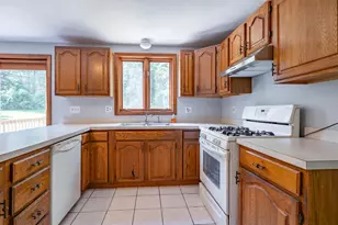 41 Lund Dr, Hudson, NH 03051 - Photo 2
