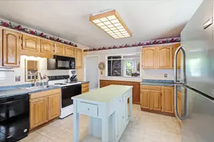 194 Melrose St, Manchester, NH 03109 - Photo 8