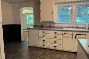 4 Wayne Ave, Claremont, NH 03743 - Photo 8
