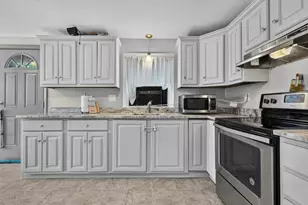 6 Frost Rd, Derry, NH 03038 - Photo 8